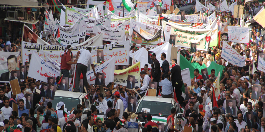 مسيرة احتفالية حاشدة في عيد الاستقلال وسط البلد صور