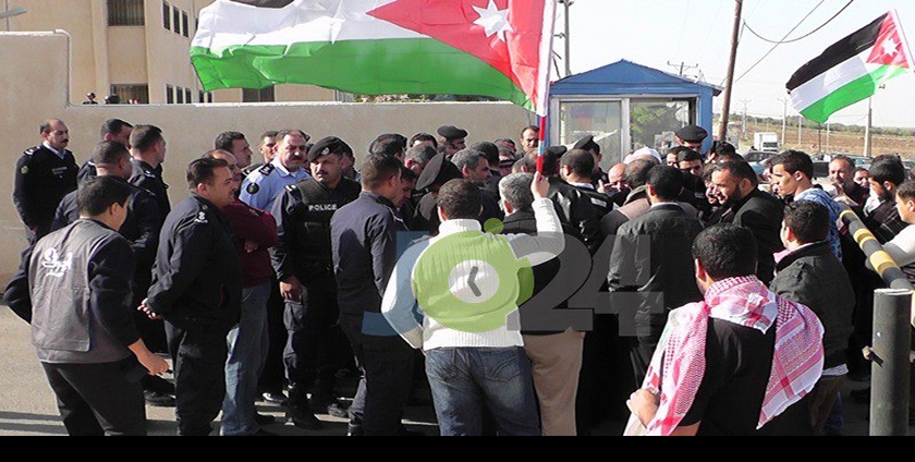 معتقلو الحراك في إربد يبدؤون إضرابا عن الطعام