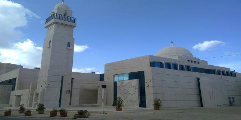 الوزير القضاة يوجّه لاغلاق المساجد في عمان الغربية وثيقة