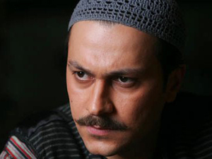 العقيد معتز ينفي شائعة باب الحارة