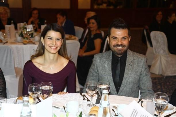 بيرين سات ترد بقسوة على شائعة حملها بالتلقيح الصناعي