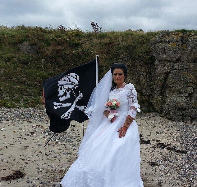 تزوجت من شبح وأكدت: أعيش في غاية السعادة معه!