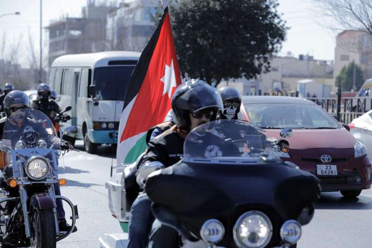 مسيرة دراجات نارية تنطلق من شركة زين احتفالاً بعيد القائد - صور