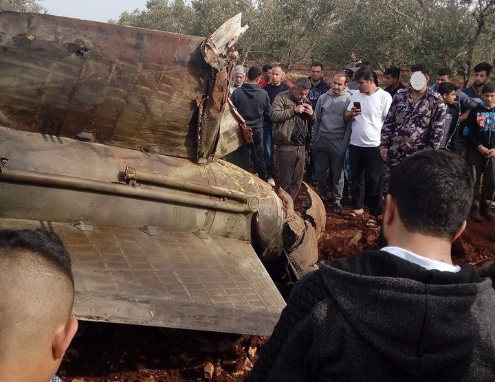 سقوط بقايا تحطم جسم غريب على بلدة ملكا في محافظة اربد - فيديو وصور