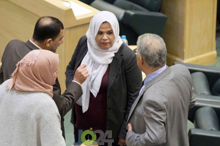 الملقي يحصل على ثقة جديدة .. طالع اسماء المانحين والحاجبين - فيديو وصور