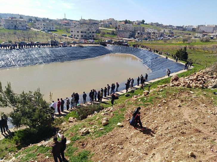 عجلون: انتشال جثتين لحدثين غرقا في بركة صناعية - صور