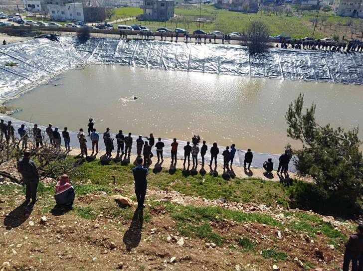 عجلون: انتشال جثتين لحدثين غرقا في بركة صناعية - صور