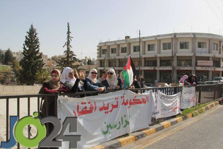 المزارعون يصطحبون الابقار والدجاج إلى اعتصام مجلس النواب - فيديو وصور