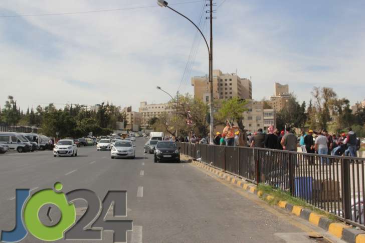 تعليق اعتصام المزارعين بكفالة العين مروان الحمود.. واقتراح فرض ضريبة على الدجاج المجمد