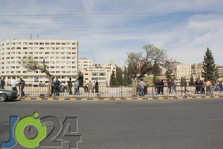 تعليق اعتصام المزارعين بكفالة العين مروان الحمود.. واقتراح فرض ضريبة على الدجاج المجمد