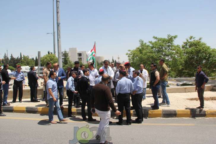 الامن يمنع مواطنين من الاعتصام على الرابع.. ويمنع الصحفيين من التصوير