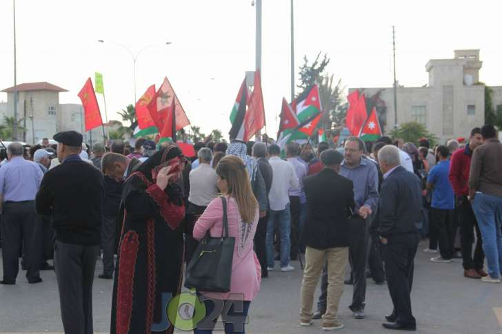 اردنيون امام السفارة الامريكية: لا شرقية ولا غربية.. عربية مية مية - صور