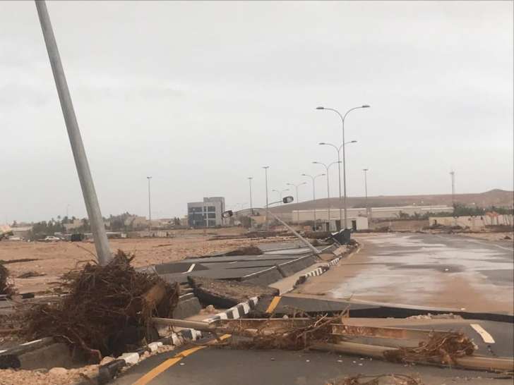 شاهد صور مرعبة تظهر آثار الدمار الذي خلّفه اعصار مكونو في سلطنة عمان