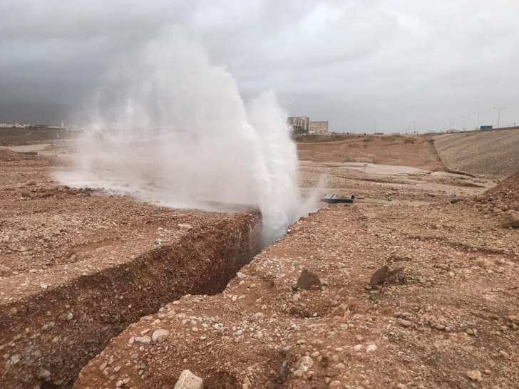 شاهد صور مرعبة تظهر آثار الدمار الذي خلّفه اعصار مكونو في سلطنة عمان