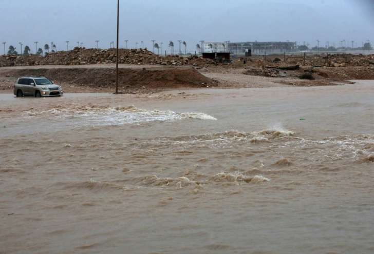 شاهد صور مرعبة تظهر آثار الدمار الذي خلّفه اعصار مكونو في سلطنة عمان