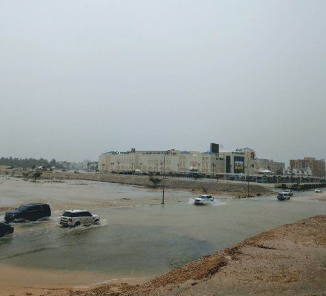 شاهد صور مرعبة تظهر آثار الدمار الذي خلّفه اعصار مكونو في سلطنة عمان