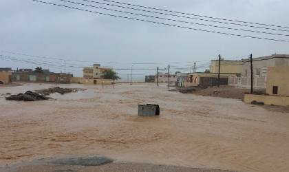 شاهد صور مرعبة تظهر آثار الدمار الذي خلّفه اعصار مكونو في سلطنة عمان