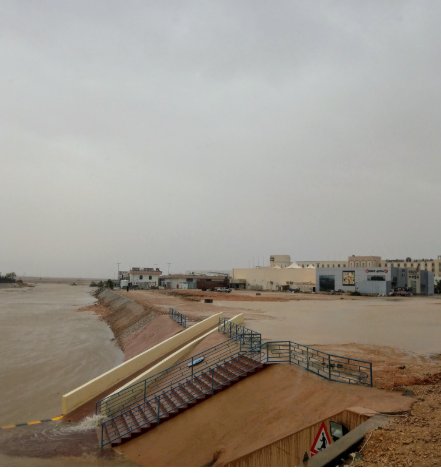 شاهد صور مرعبة تظهر آثار الدمار الذي خلّفه اعصار مكونو في سلطنة عمان