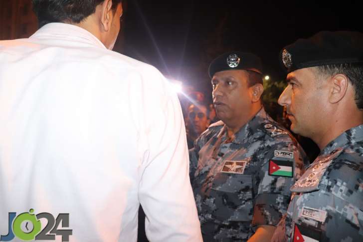 فيديو || كرّ وفرّ بين الدرك ومحتجي الدوار الرابع.. والحواتمة للمشاركين: لن نعتدي على حقكم بالتعبير