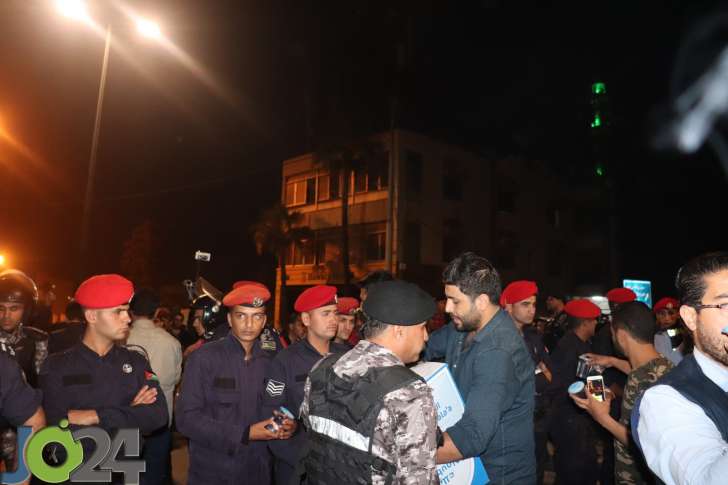 فيديو || كرّ وفرّ بين الدرك ومحتجي الدوار الرابع.. والحواتمة للمشاركين: لن نعتدي على حقكم بالتعبير