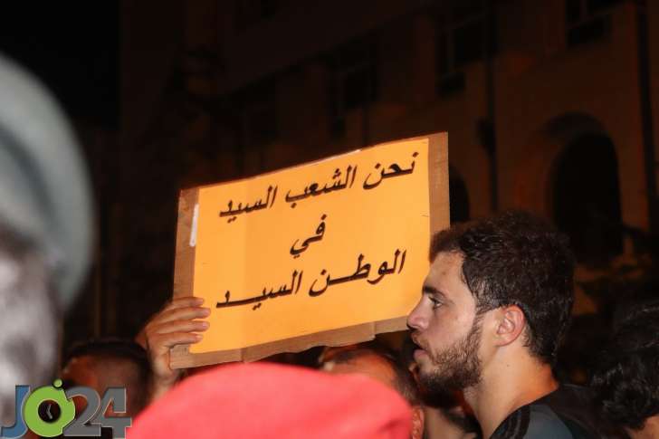 فيديو || كرّ وفرّ بين الدرك ومحتجي الدوار الرابع.. والحواتمة للمشاركين: لن نعتدي على حقكم بالتعبير