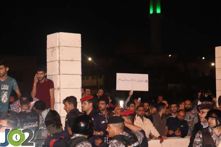 فيديو || كرّ وفرّ بين الدرك ومحتجي الدوار الرابع.. والحواتمة للمشاركين: لن نعتدي على حقكم بالتعبير