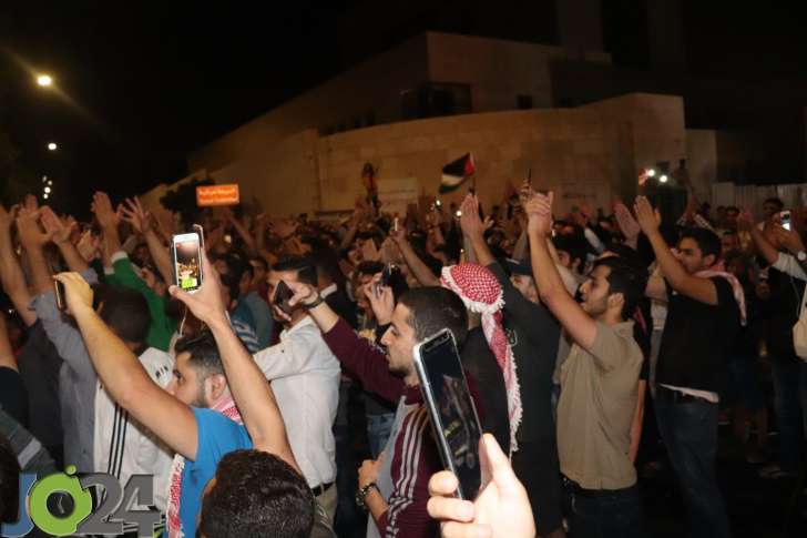 فيديو || كرّ وفرّ بين الدرك ومحتجي الدوار الرابع.. والحواتمة للمشاركين: لن نعتدي على حقكم بالتعبير