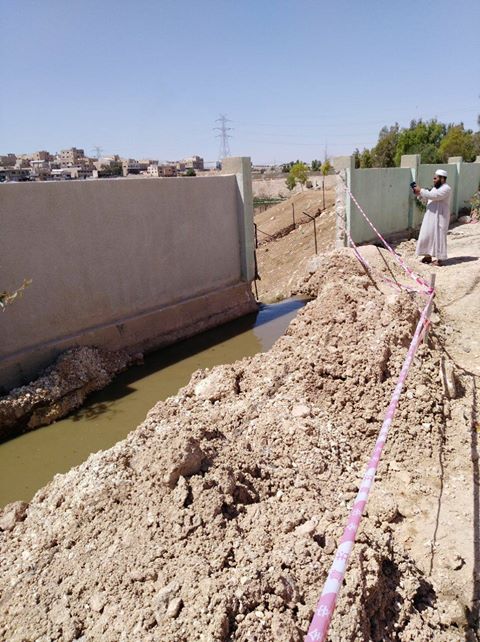 الرصيفة: نهر مياه عادمة يهدد حياة الأهالي.. ومياهنا: الحالة طارئة و 20 منزلا اقيمت بشكل غير شرعي - صور