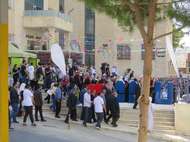 برعاية معالي امين عمان ...جامعة عمان الاهلية تحتضن اللقاء الاول لخريجيها من 25 فوجا في كرنفال احتفالي بهيج 