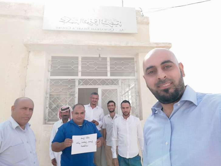 العاملون في المحاكم الشرعية يبدأون اضرابا مفتوحا عن العمل.. ويقولون إنها تشهد شللا - صور