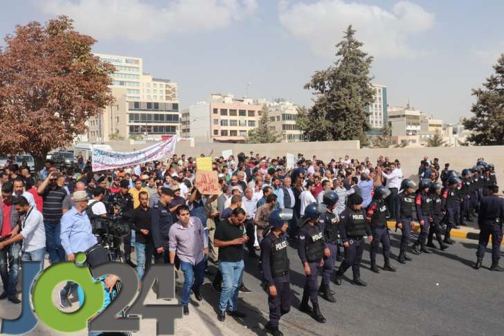 مسيرة من امام مجمع النقابات: يا رزاز اسمع اسمع.. والباقورة لازم ترجع - فيديو وصور