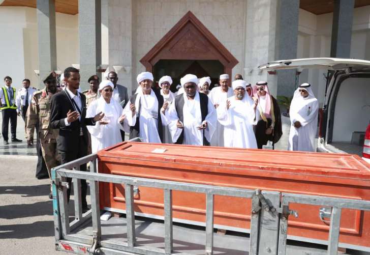 سوار الذهب.. أول رئيس سوداني يدفن خارج بلاده تنفيذًا لوصيته - صور  