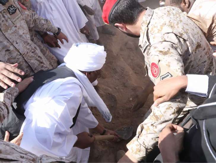 سوار الذهب.. أول رئيس سوداني يدفن خارج بلاده تنفيذًا لوصيته - صور  