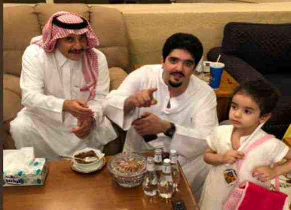 جو 24 صورة حديثة للامير عبد العزيز بن فهد المختفي منذ اكثر من عام وسط بناته وبحضور اخوته تثير الجدل