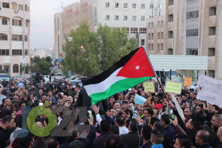 انتهاء اعتصام الرابع بالمطالبة باقالة حكومة الرزاز وحل مجلس النواب - صور وفيديو