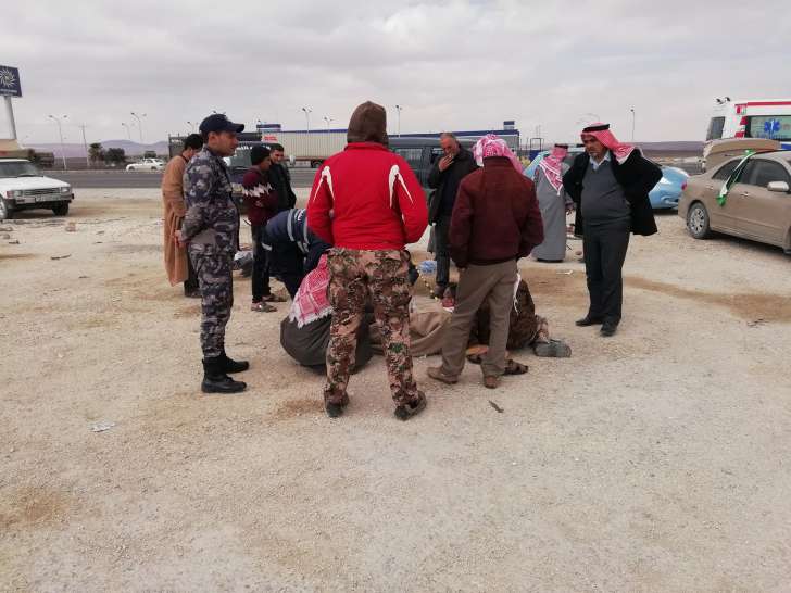 الدكتور العريني يواصل المسير من الطفيلة.. ويعطل اطفاله عن المدرسة - صور