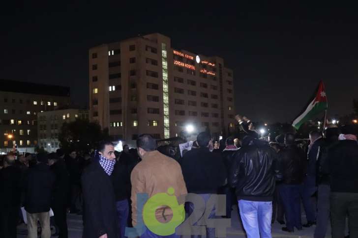 اعتصام الدوار الرابع: بدنا نحفر على الجبال.. وبدنا دستور للأجيال - صور