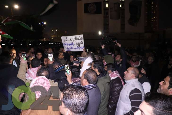 اعتصام الدوار الرابع: بدنا نحفر على الجبال.. وبدنا دستور للأجيال - صور