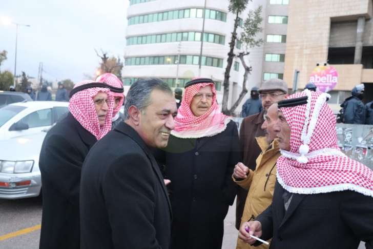 وسط أجواء شديدة البرودة.. اعتصام على الرابع يطالب بالاصلاح ومحاسبة الفاسدين - صور