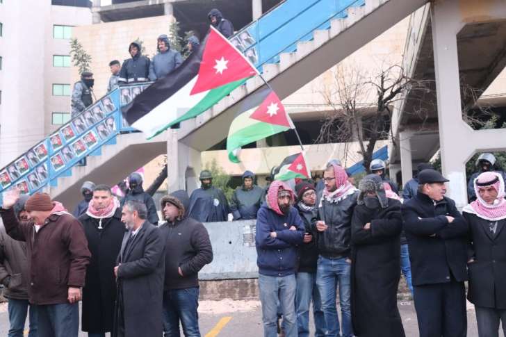 وسط أجواء شديدة البرودة.. اعتصام على الرابع يطالب بالاصلاح ومحاسبة الفاسدين - صور