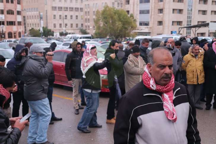 وسط أجواء شديدة البرودة.. اعتصام على الرابع يطالب بالاصلاح ومحاسبة الفاسدين - صور