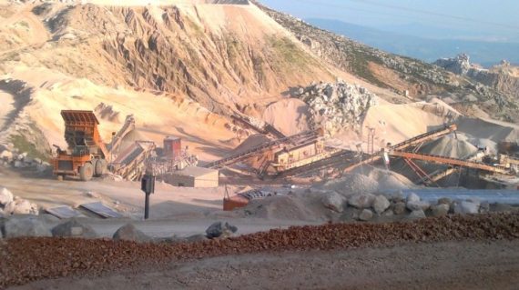 اغلاق مقلع حجري غير مرخص في منطقة عصيم بعجلون