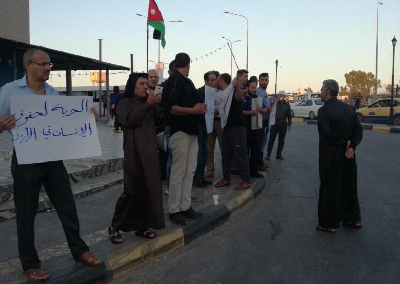 مسيرة ليلية في الزرقاء تطالب بالافراج عن المعتقلين ومقاطعة مؤتمر البحرين - صور