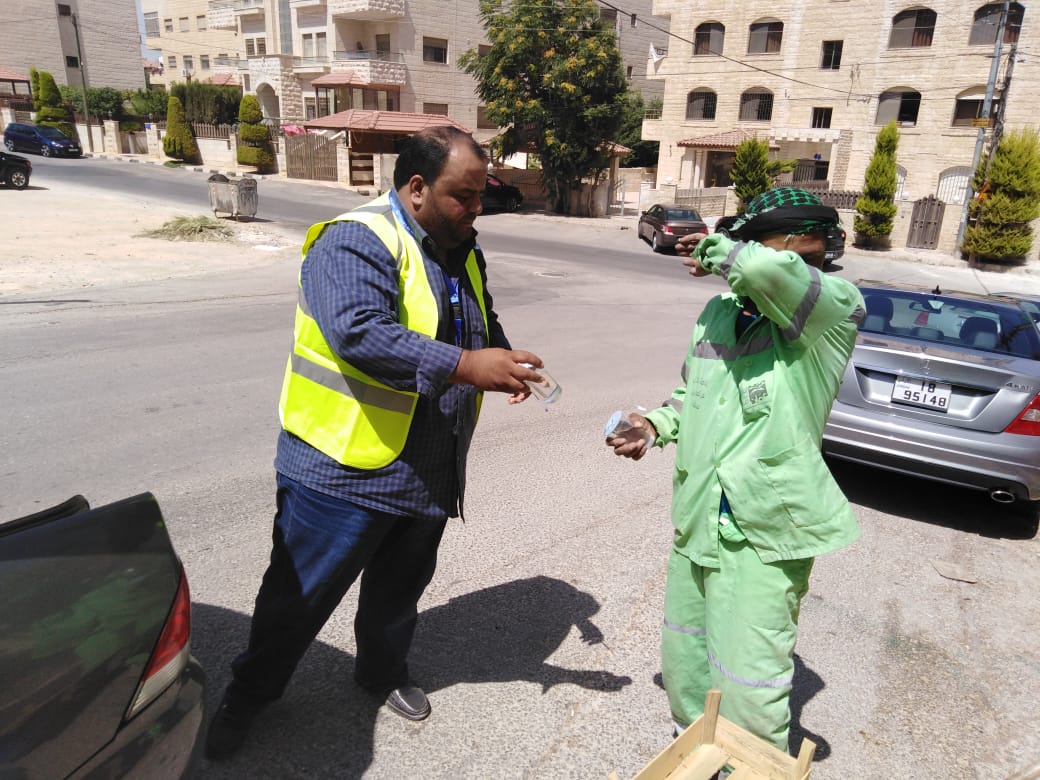 وزير العمل يوعز لفرق التفتيش لتفقد العاملين في  القطاع الانشائي والزراعي خلال موجه الحر السائدة