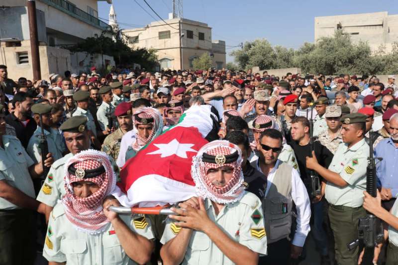 القيادة العامة للقوات المسلحة الأردنية تشيع جثمان الشهيد الدواغرة