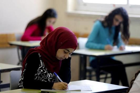 هدية أستاذ أردني لطلابه