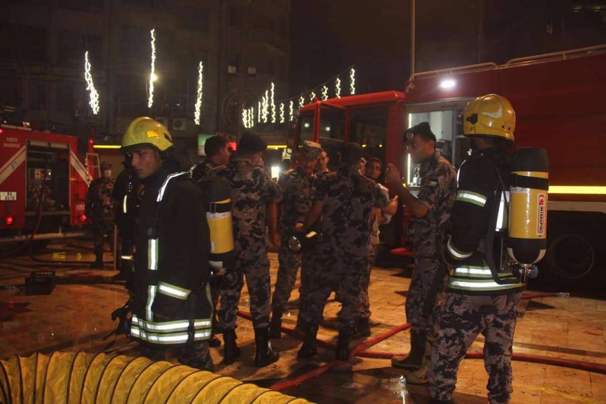 الدفاع المدني يعلن اخماد حريق المسجد الحسيني.. وتشكيل لجنة تحقيق- صور