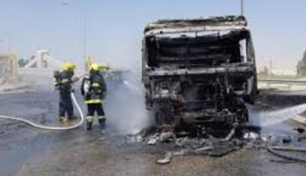 اخماد حريق حافلة عسكرية على طريق الرويشد ولا اصابات
