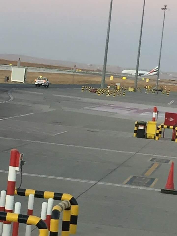 طائرة اماراتية تعطل مدرج المطار لأكثر من ساعة