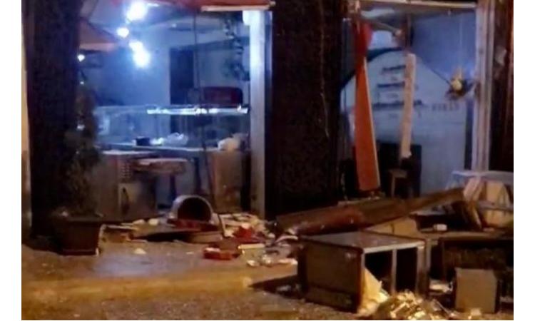 انفجار اسطوانة غاز بمطعم في شارع المدينة المنورة   فيديو وصور